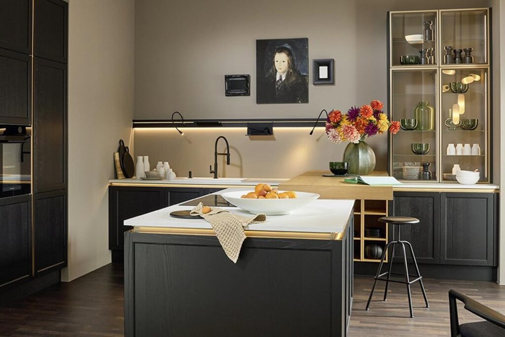 Elegant design With Lugano Lack in black 1 1 Nolte Brasov